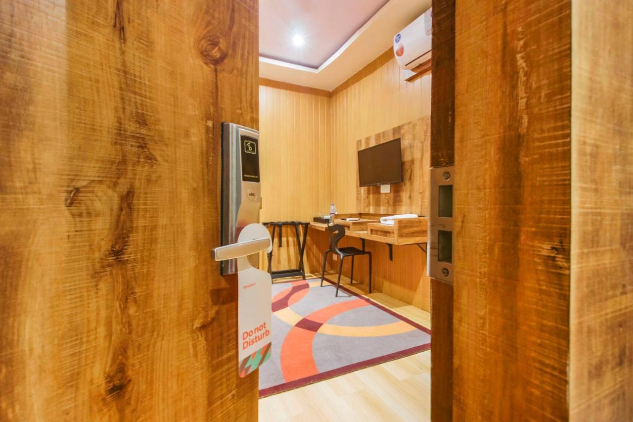 Hotel Fabexpress West Bombay